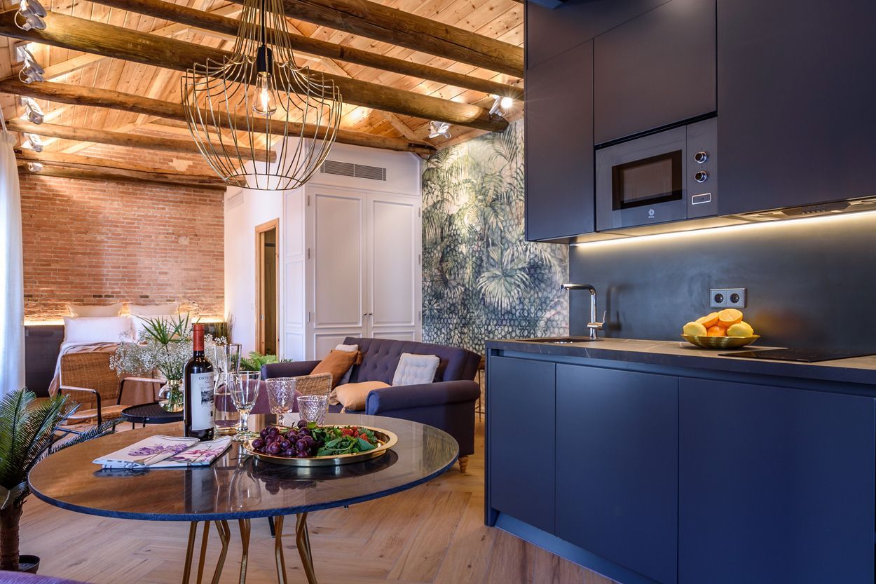 FerAla Suites Albayzín Mesa y cocina