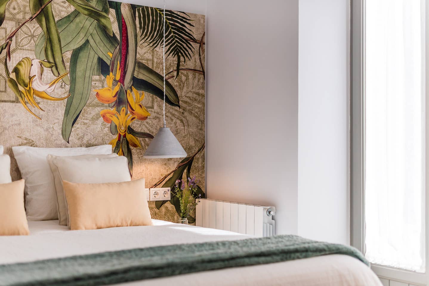 FerAla Suites Centro cama y lámpara