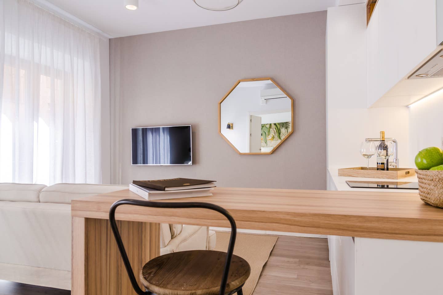 FerAla Suites Centro escritorio